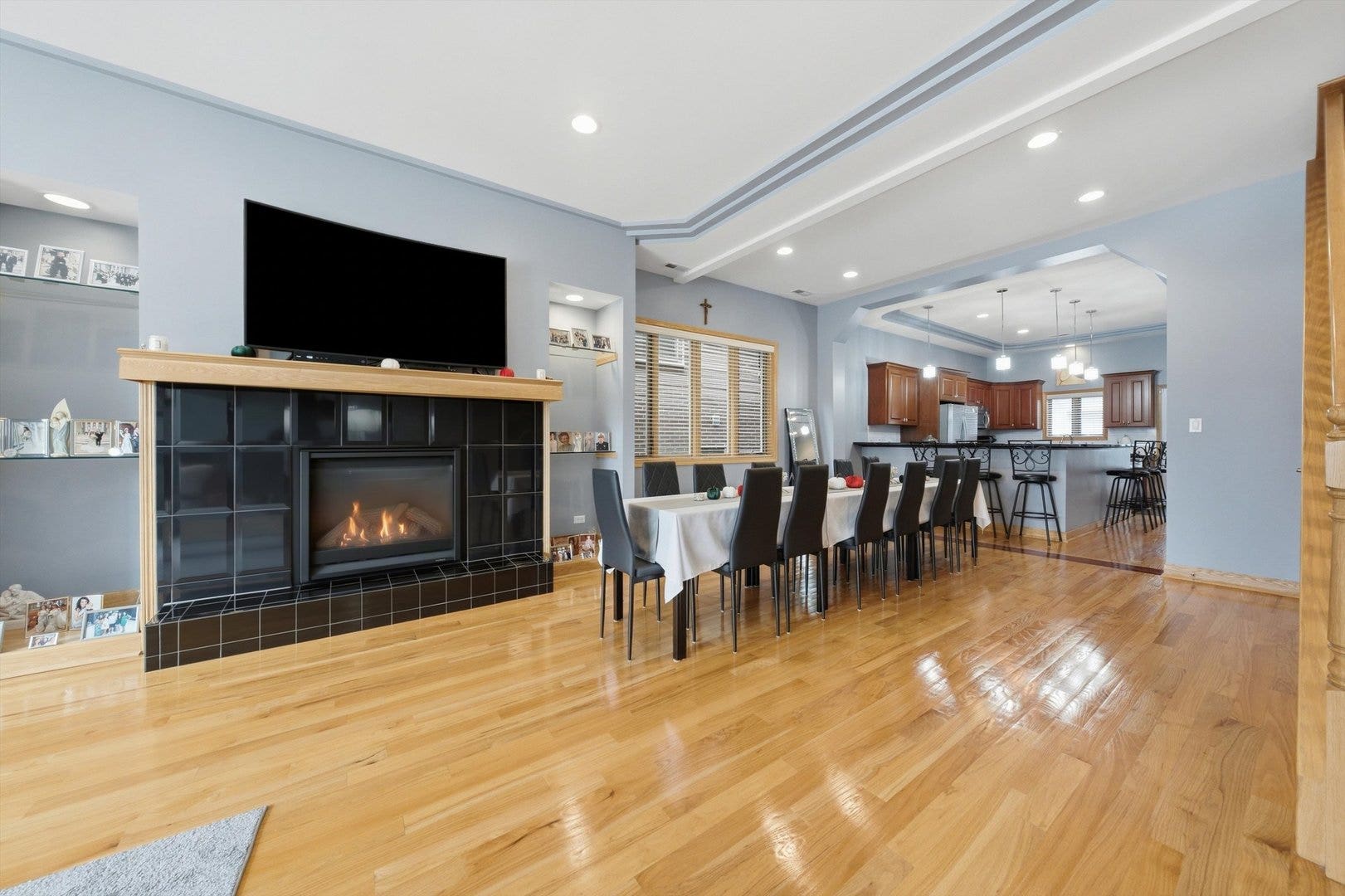 2646 S Hillock Avenue, Chicago, IL 60608 2646 S Hillock Avenue, Chicago, IL 60608