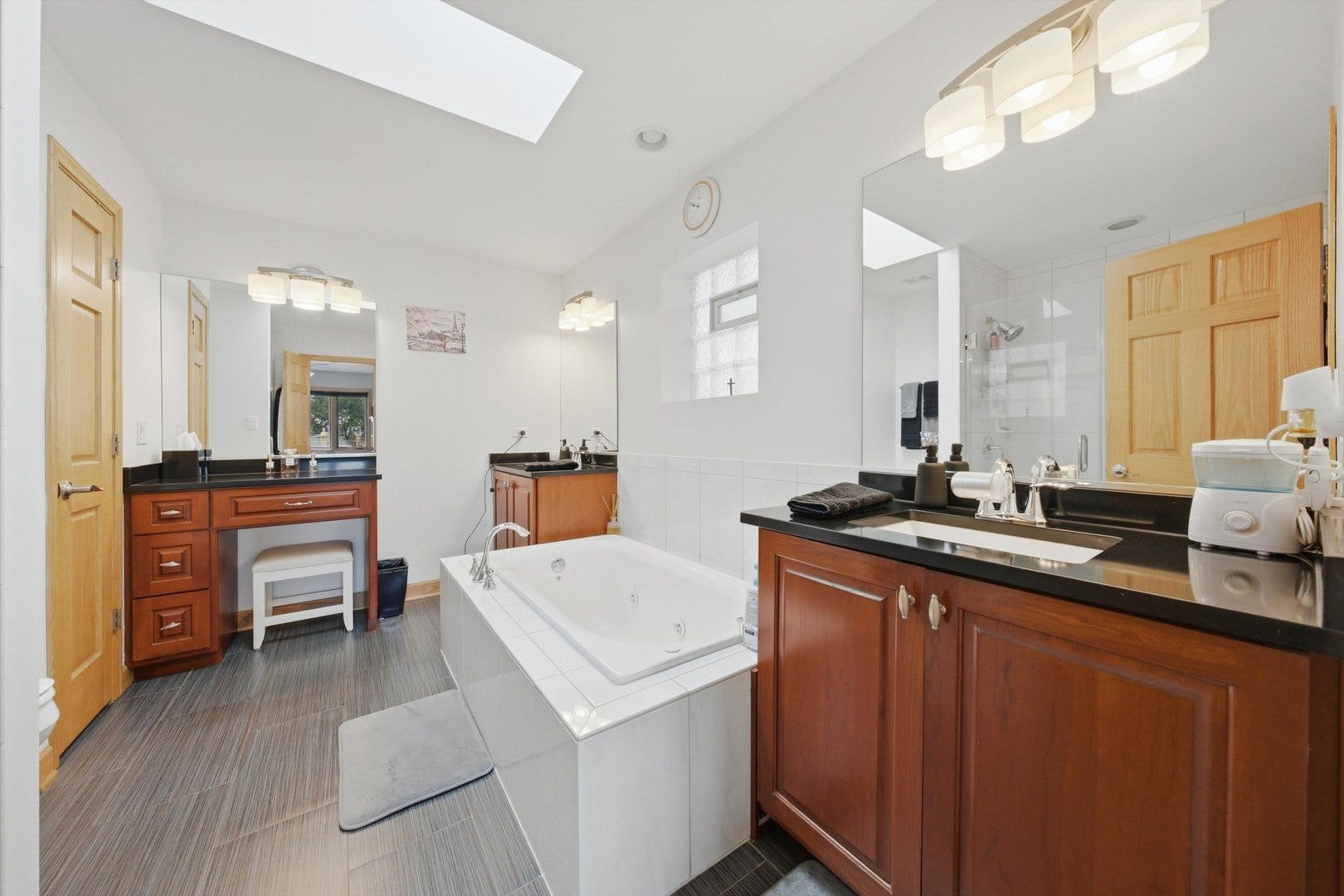 2646 S Hillock Avenue, Chicago, IL 60608 2646 S Hillock Avenue, Chicago, IL 60608