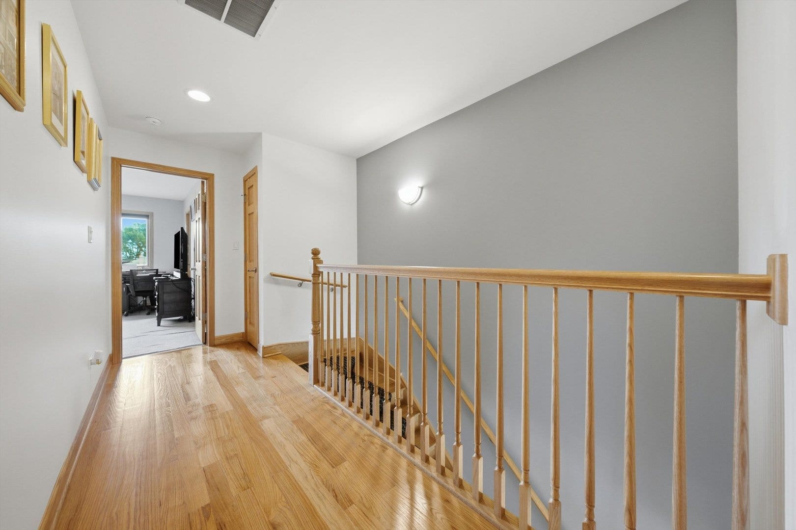 2646 S Hillock Avenue, Chicago, IL 60608 2646 S Hillock Avenue, Chicago, IL 60608
