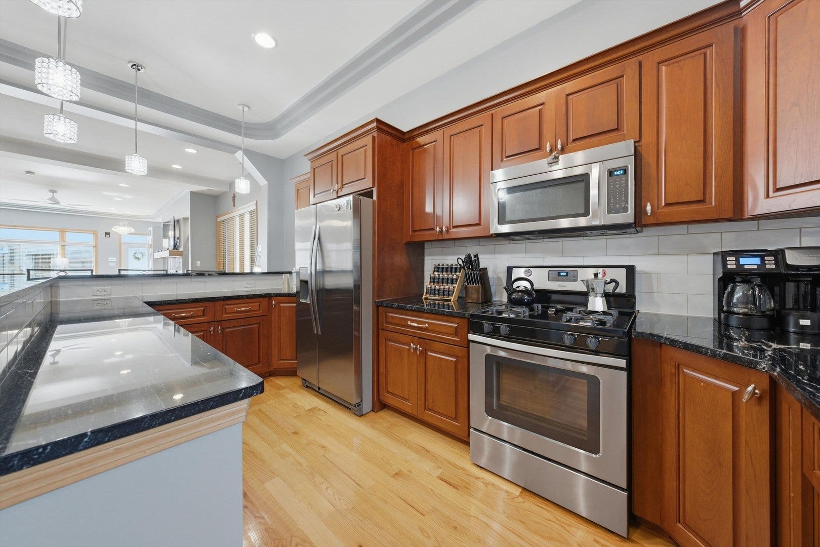 2646 S Hillock Avenue, Chicago, IL 60608 2646 S Hillock Avenue, Chicago, IL 60608