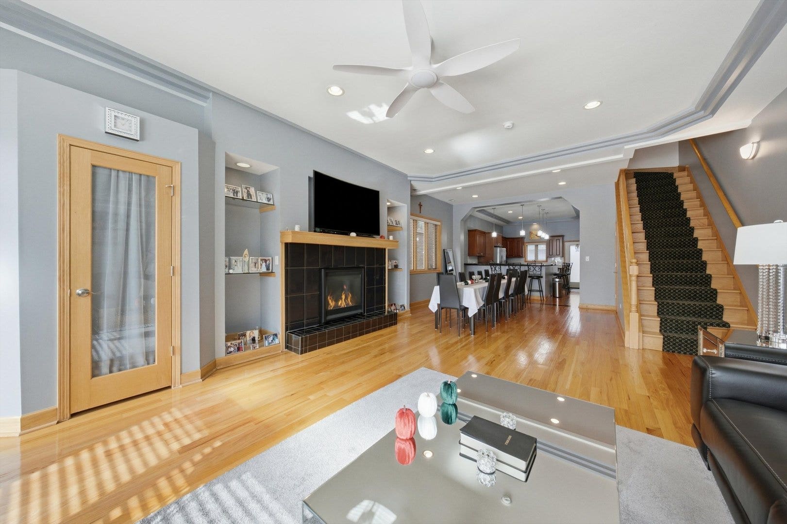 2646 S Hillock Avenue, Chicago, IL 60608 2646 S Hillock Avenue, Chicago, IL 60608