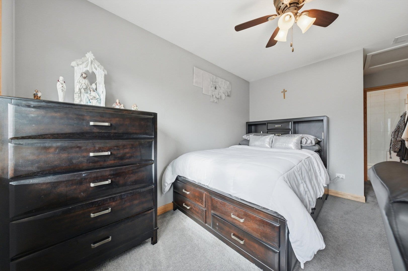 2646 S Hillock Avenue, Chicago, IL 60608 2646 S Hillock Avenue, Chicago, IL 60608