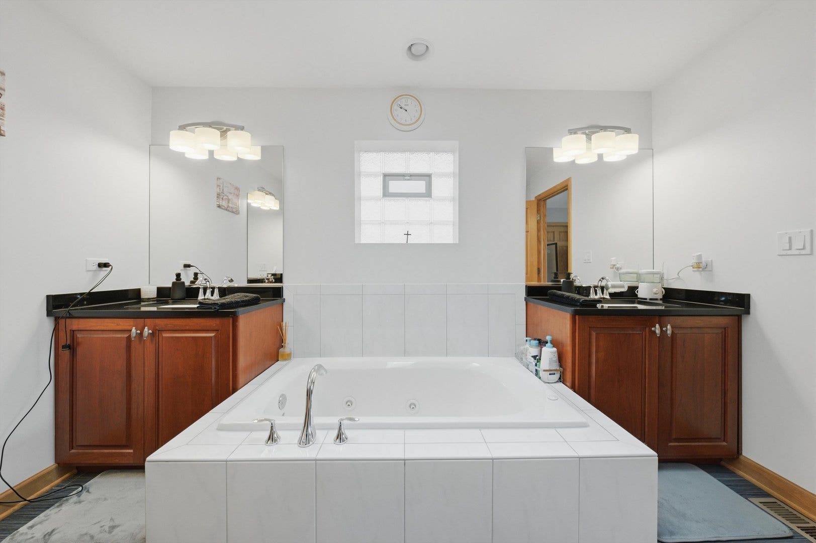 2646 S Hillock Avenue, Chicago, IL 60608 2646 S Hillock Avenue, Chicago, IL 60608