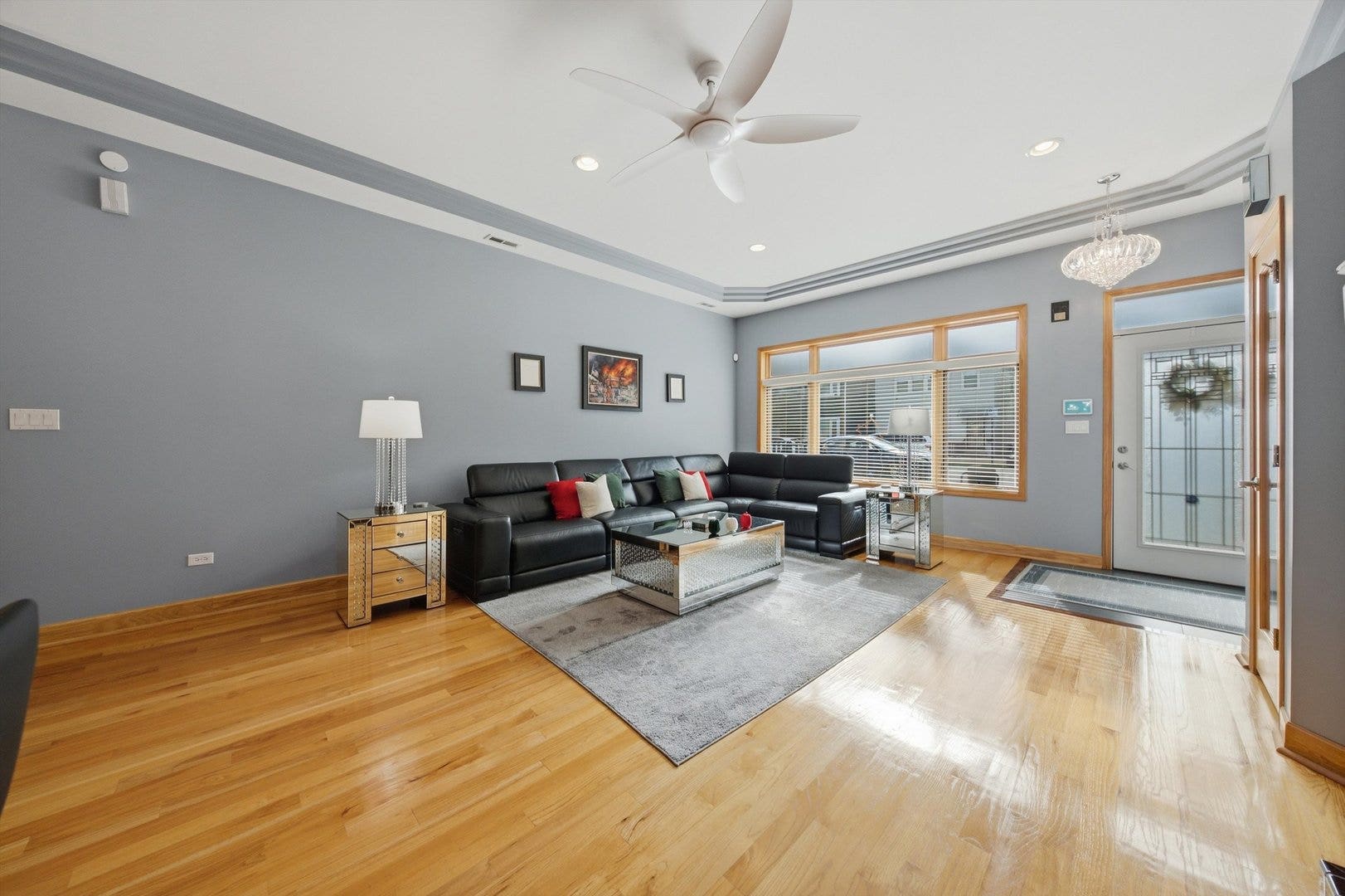 2646 S Hillock Avenue, Chicago, IL 60608 2646 S Hillock Avenue, Chicago, IL 60608