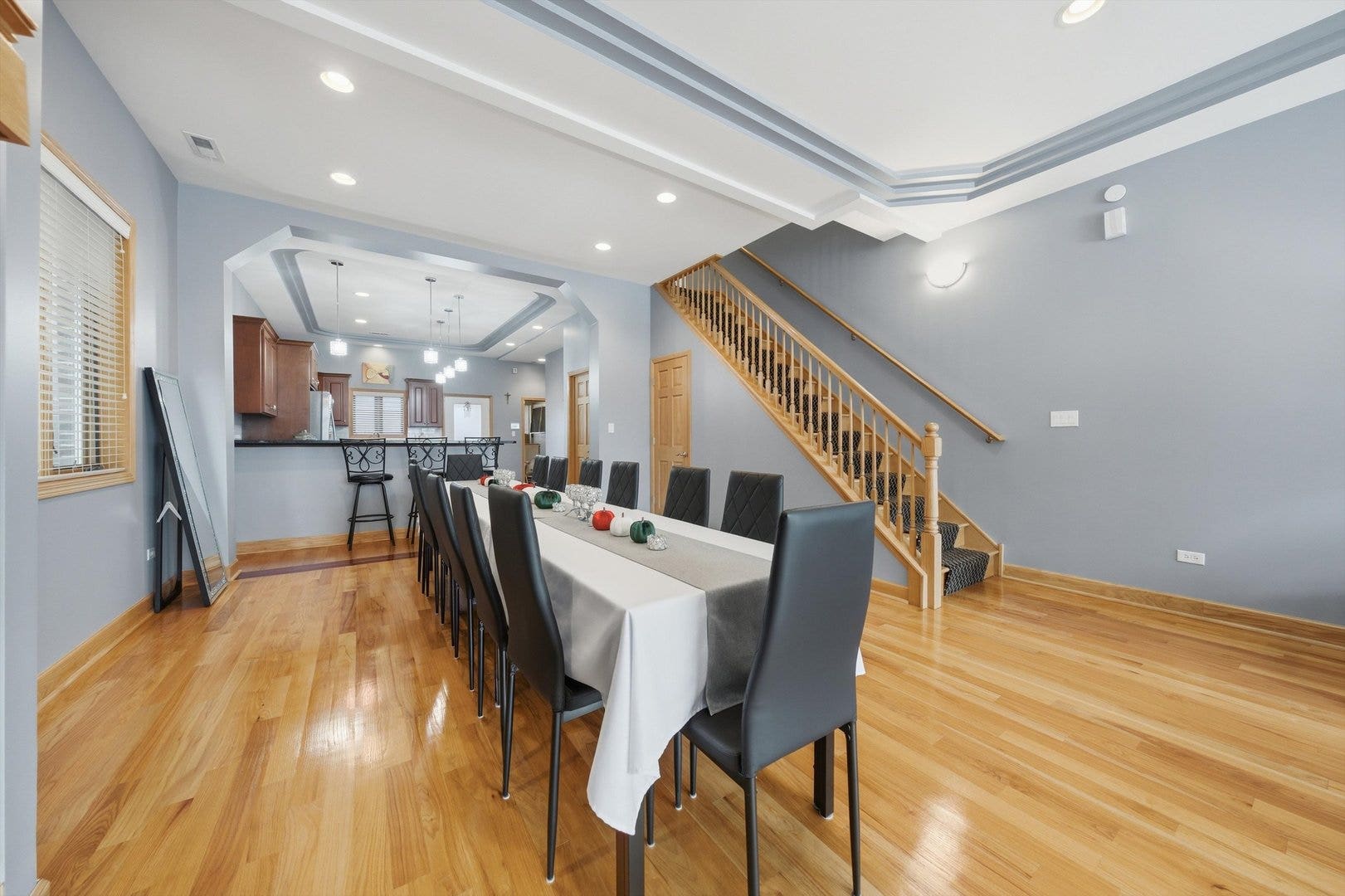2646 S Hillock Avenue, Chicago, IL 60608 2646 S Hillock Avenue, Chicago, IL 60608