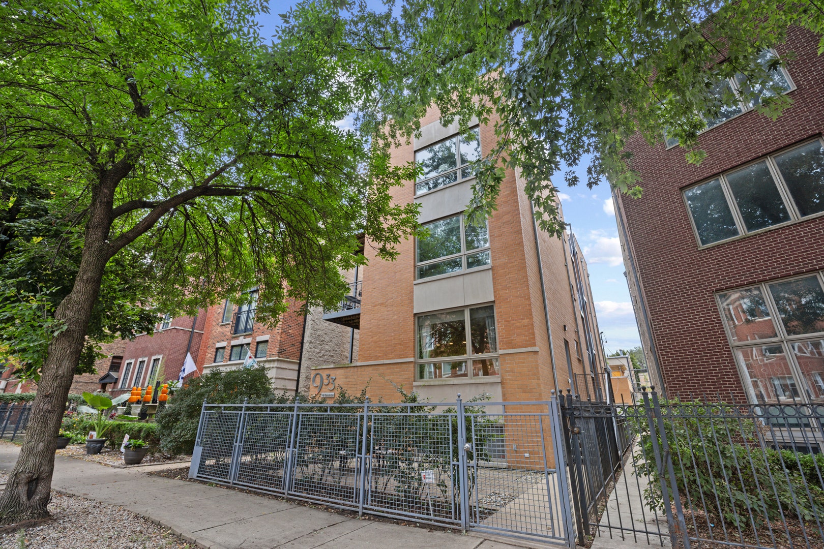 933 W George Street, #1N, Chicago, IL 60657