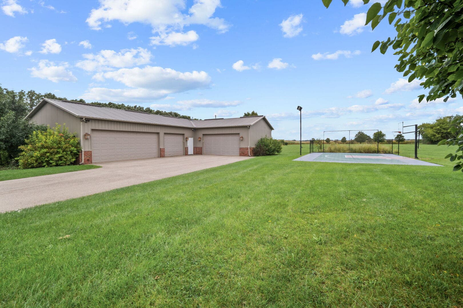 11N720 Muirhead Road, Elgin, IL 60124 11N720 Muirhead Road, Elgin, IL 60124