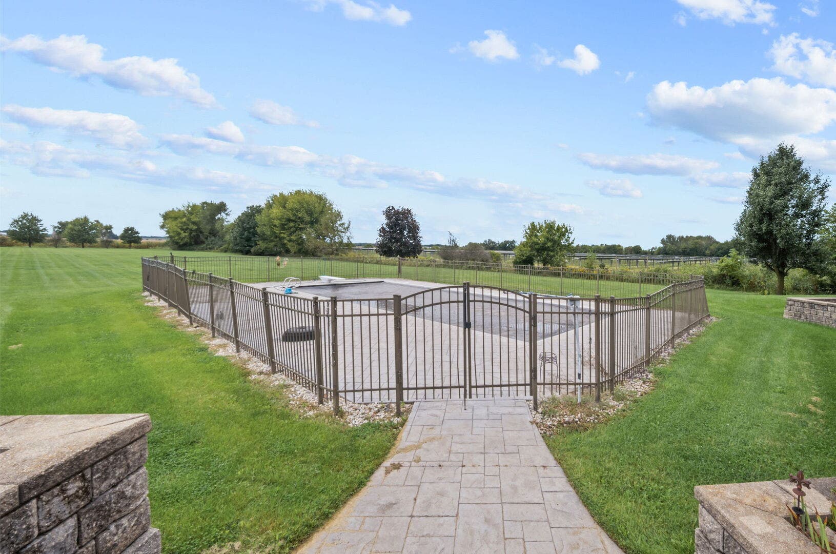 11N720 Muirhead Road, Elgin, IL 60124 11N720 Muirhead Road, Elgin, IL 60124