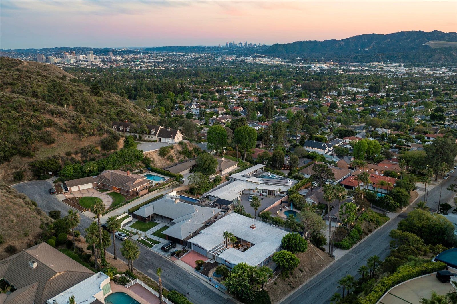 1900 Ransom Road, Glendale, CA 91202 1900 Ransom Road, Glendale, CA 91202