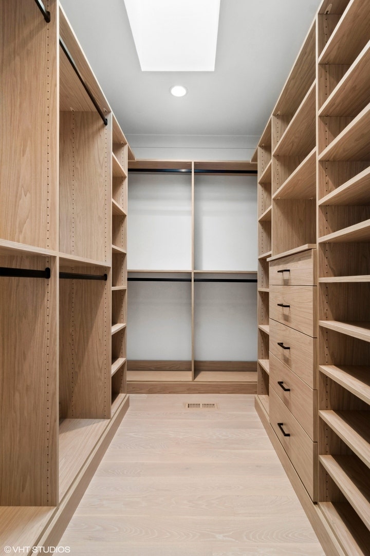2163 W Windsor Avenue, Chicago, IL 60625 Primary Closet 1