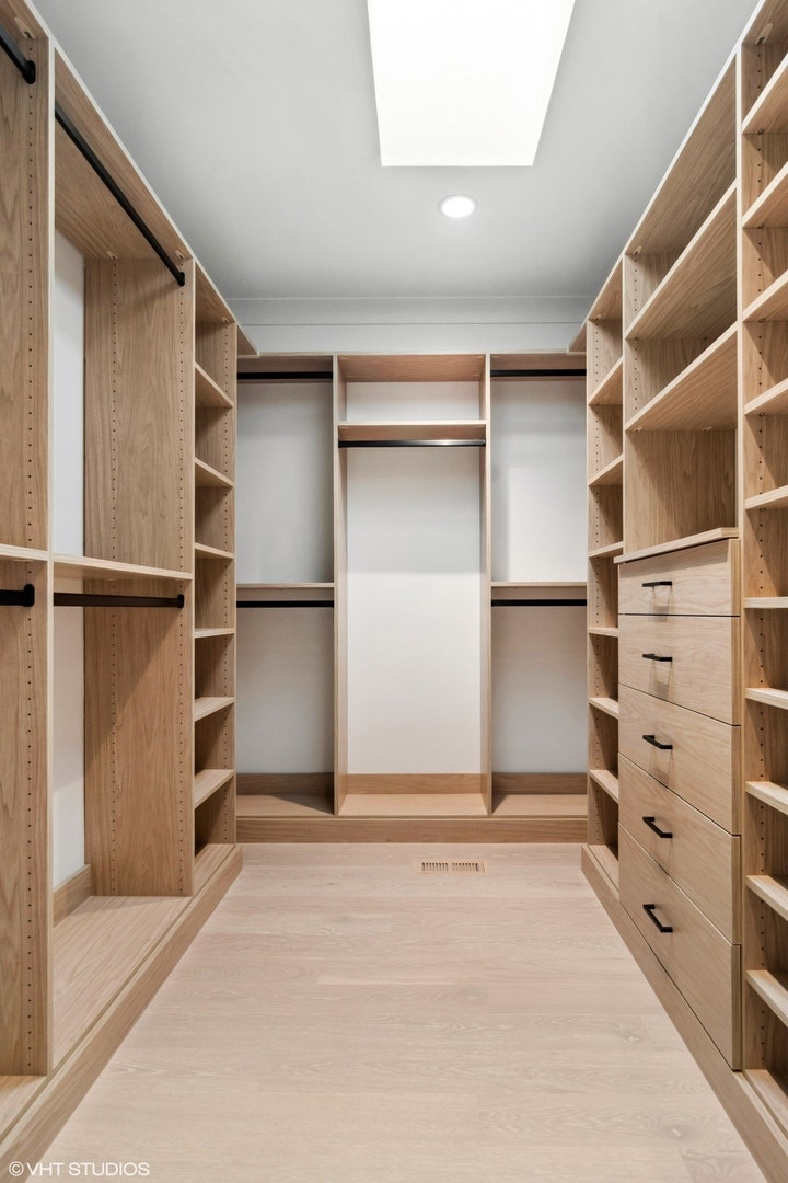 2163 W Windsor Avenue, Chicago, IL 60625 Primary Closet 2