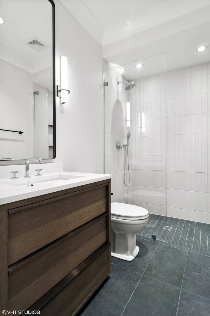2163 W Windsor Avenue, Chicago, IL 60625 Lower Level