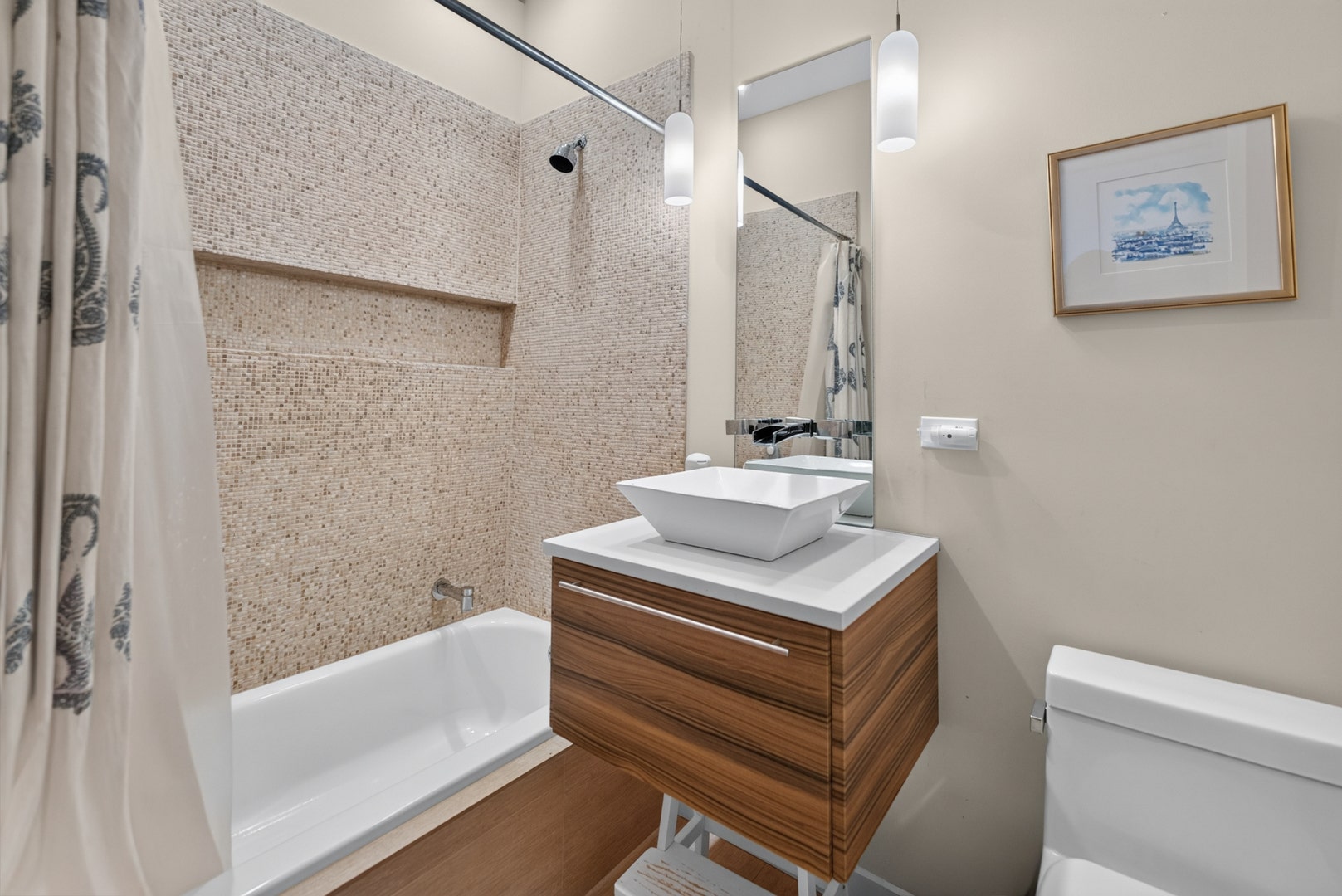 2012 W Shakespeare Avenue, #1, Chicago, IL 60647 2012 W Shakespeare Avenue, #1, Chicago, IL 60647