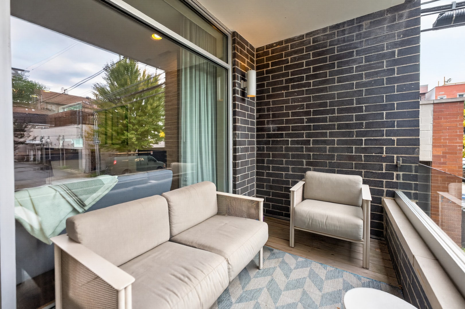 2012 W Shakespeare Avenue, #1, Chicago, IL 60647 2012 W Shakespeare Avenue, #1, Chicago, IL 60647