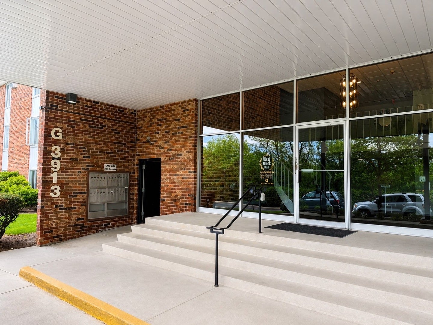 3913 Saratoga Avenue, #117, Downers Grove, IL 60515 3913 Saratoga Avenue, #117, Downers Grove, IL 60515