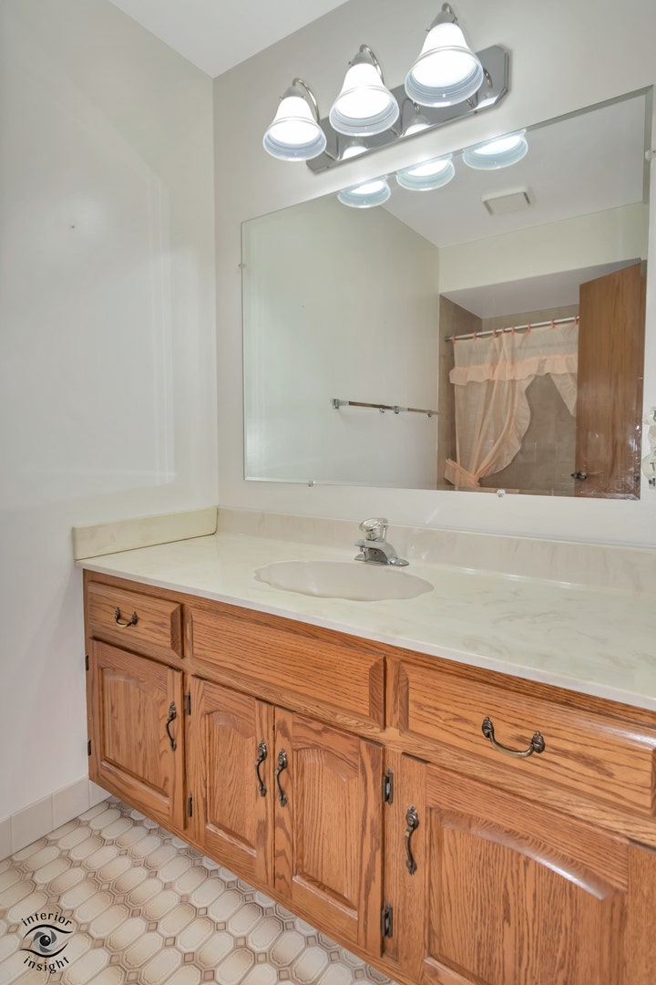 15718 Chapel Hill Road, Orland Park, IL 60462