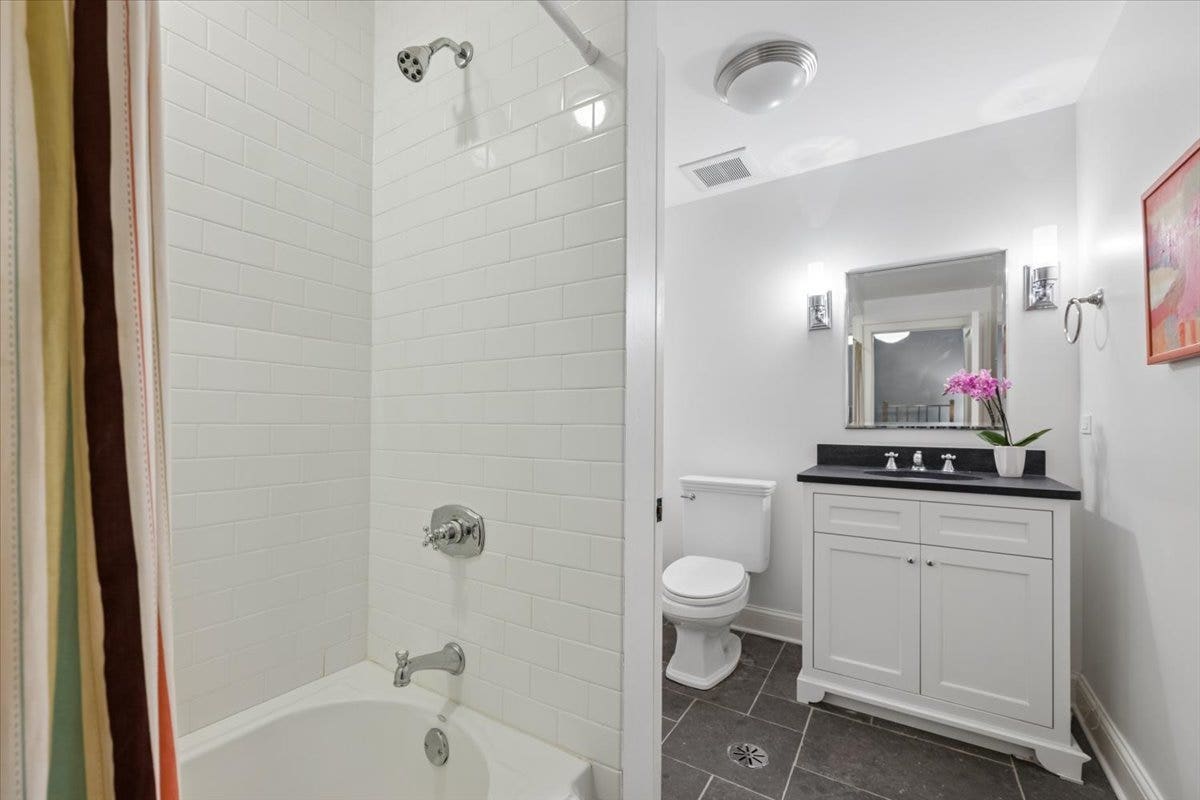 252 Myrtle Street, Winnetka, IL 60093 252 Myrtle Street, Winnetka, IL 60093