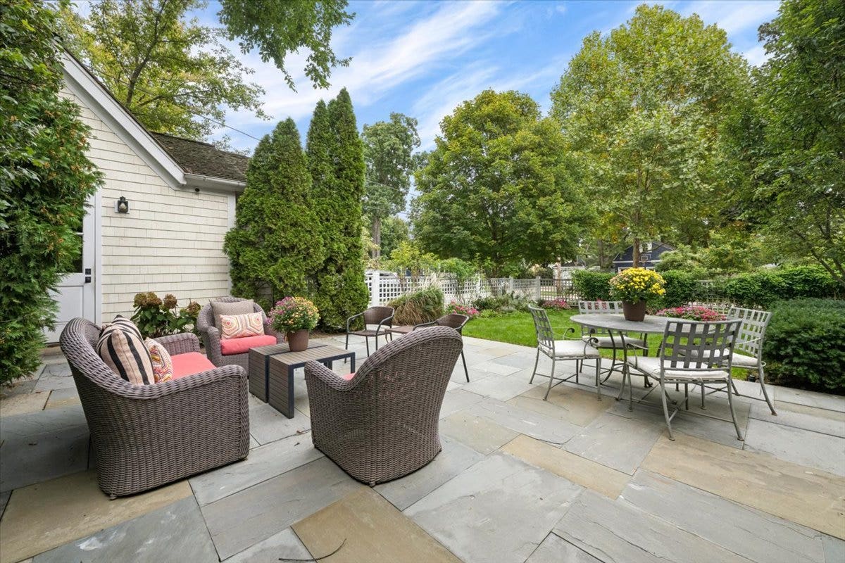 252 Myrtle Street, Winnetka, IL 60093 252 Myrtle Street, Winnetka, IL 60093