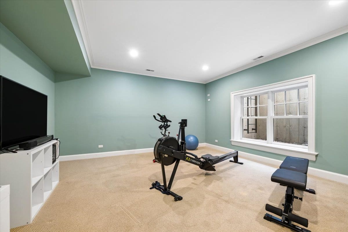 252 Myrtle Street, Winnetka, IL 60093 252 Myrtle Street, Winnetka, IL 60093