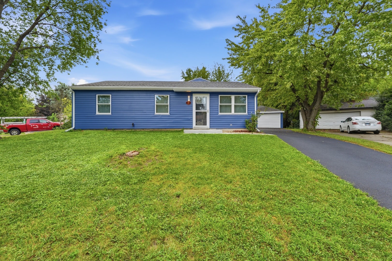 225 Malibu Drive, Bolingbrook, IL 60440