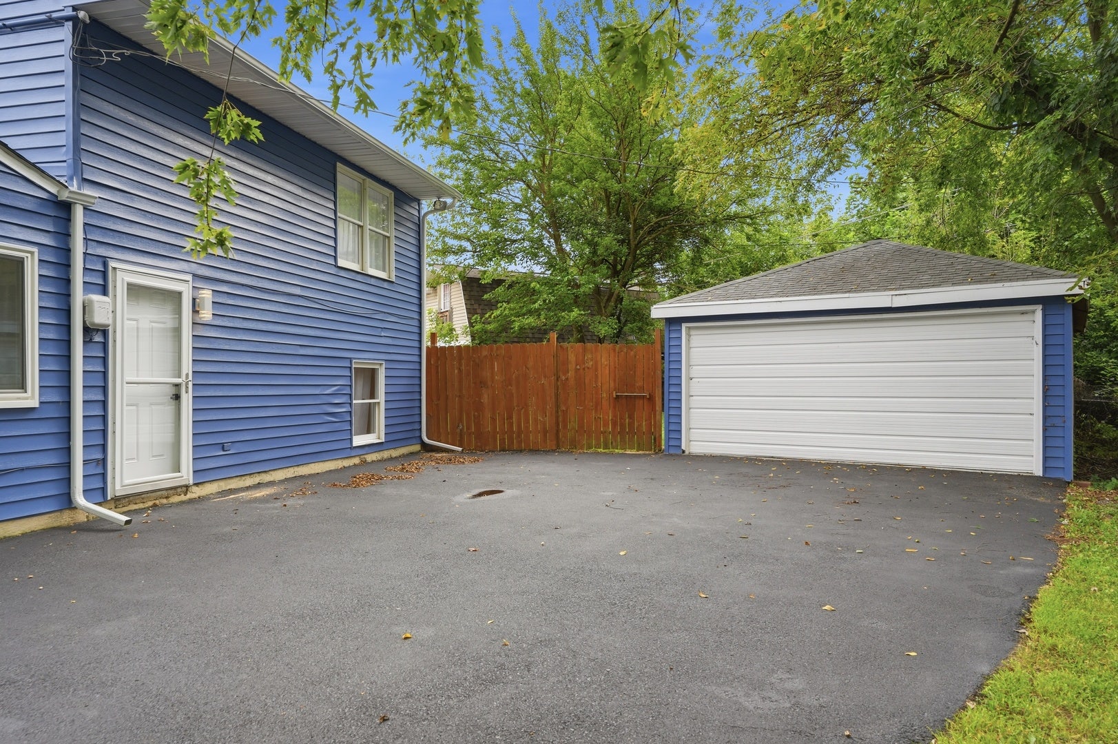 225 Malibu Drive, Bolingbrook, IL 60440
