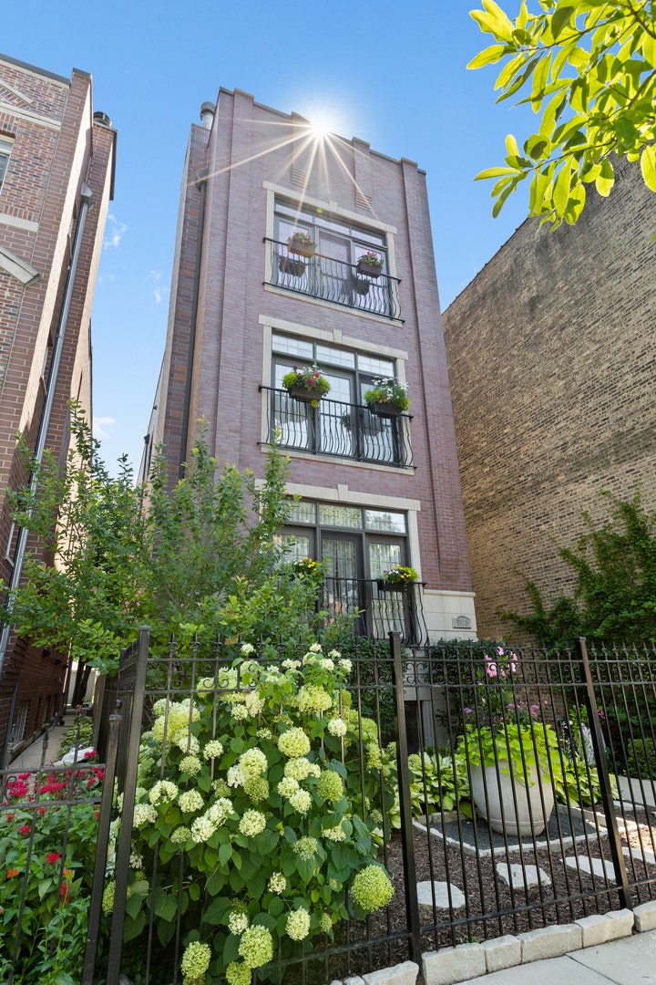 Property photo for 3921 N Greenview Avenue, #1, Chicago, IL
