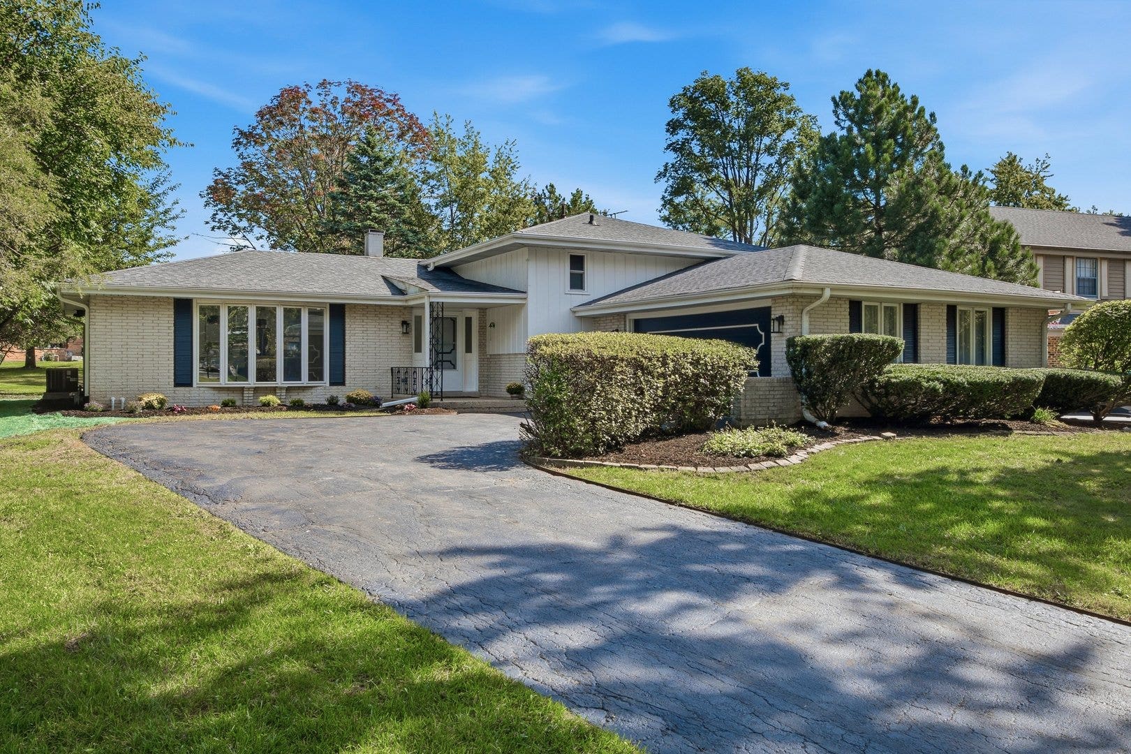 8009 Winter Circle, Downers Grove, IL 60516 8009 Winter Circle, Downers Grove, IL 60516