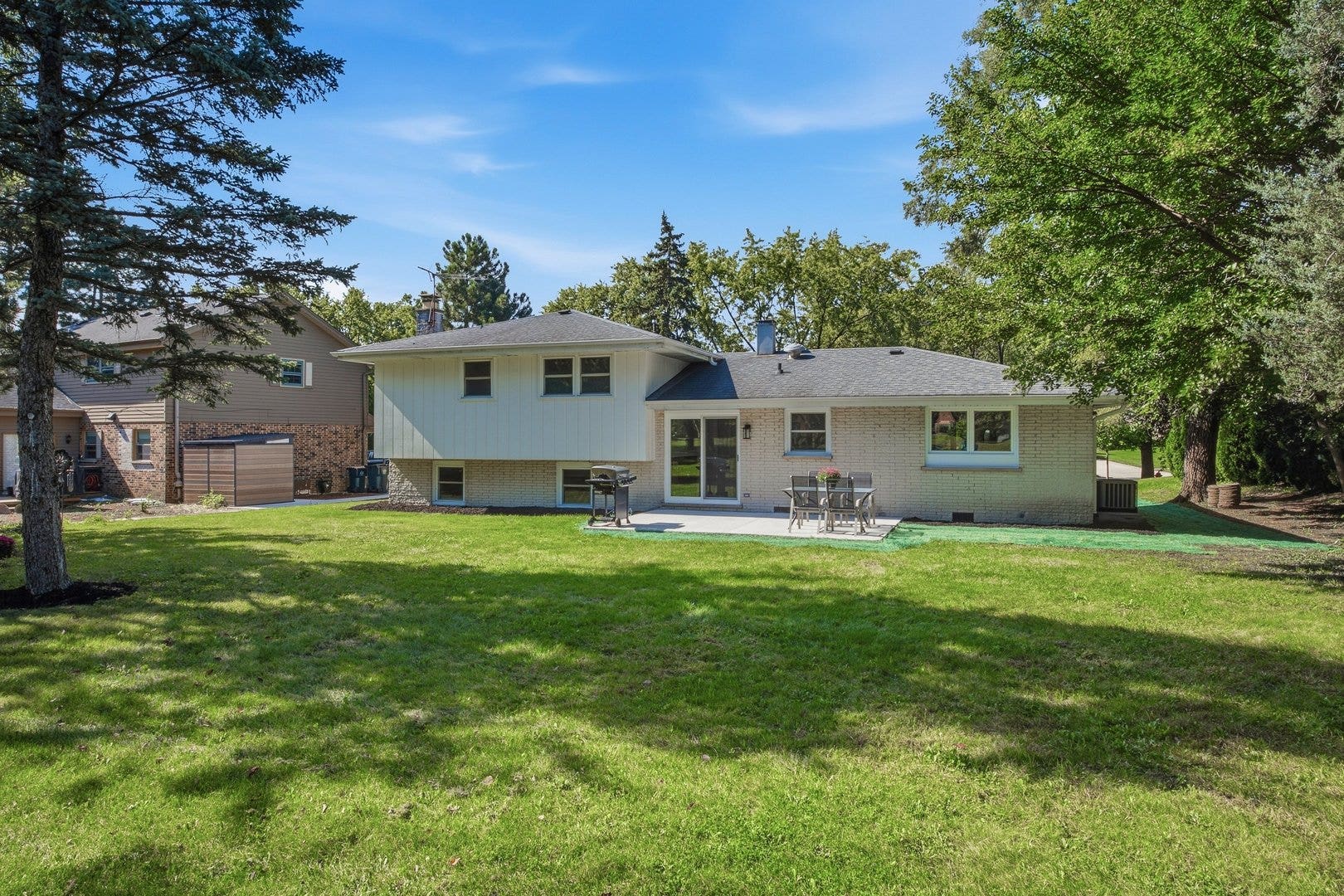8009 Winter Circle, Downers Grove, IL 60516 8009 Winter Circle, Downers Grove, IL 60516