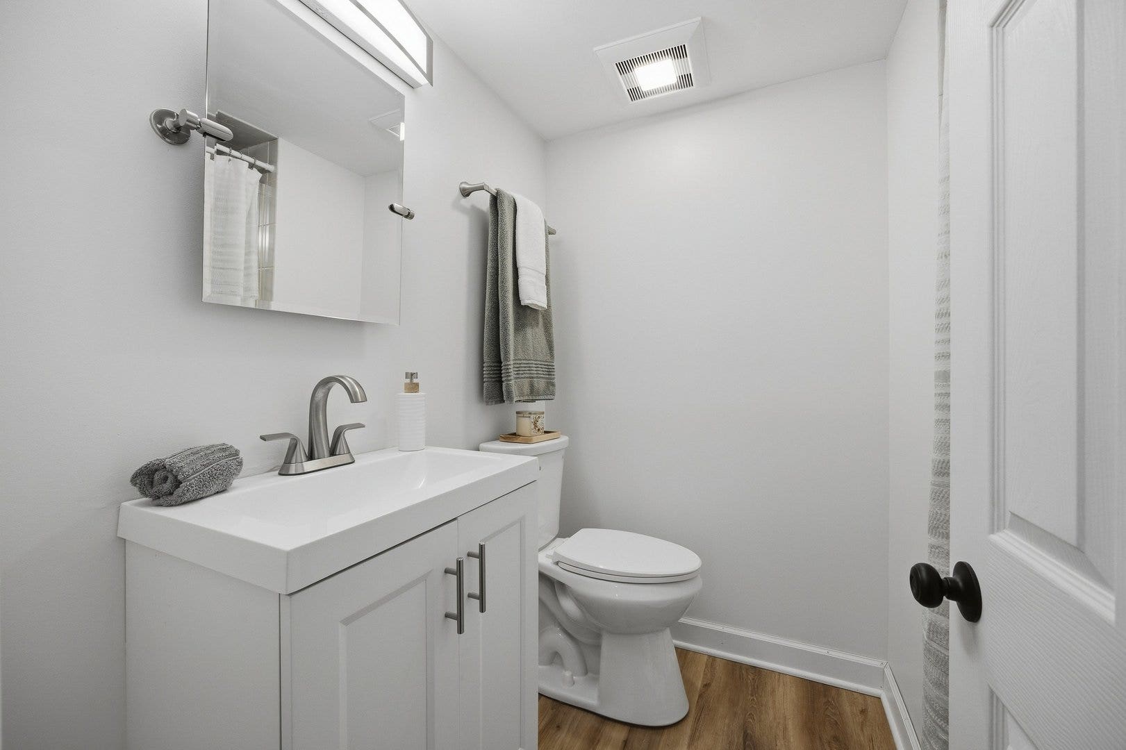 8009 Winter Circle, Downers Grove, IL 60516 2nd bathroom features a walk in shower