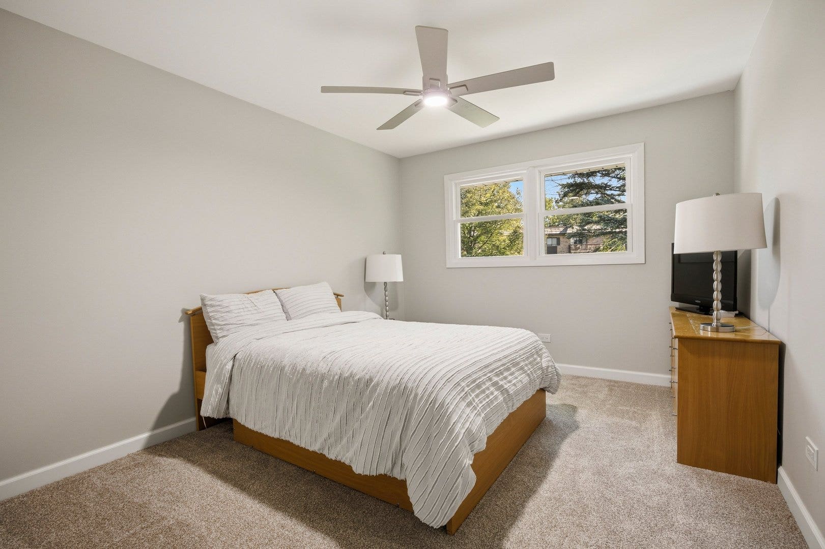 8009 Winter Circle, Downers Grove, IL 60516 8009 Winter Circle, Downers Grove, IL 60516