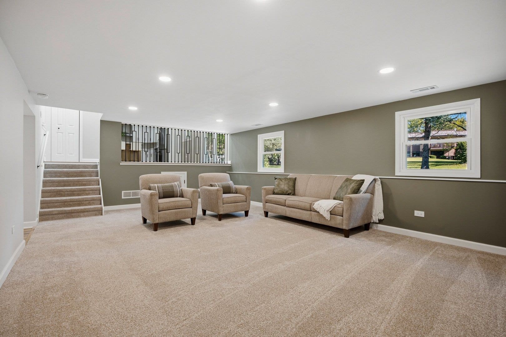 8009 Winter Circle, Downers Grove, IL 60516 8009 Winter Circle, Downers Grove, IL 60516