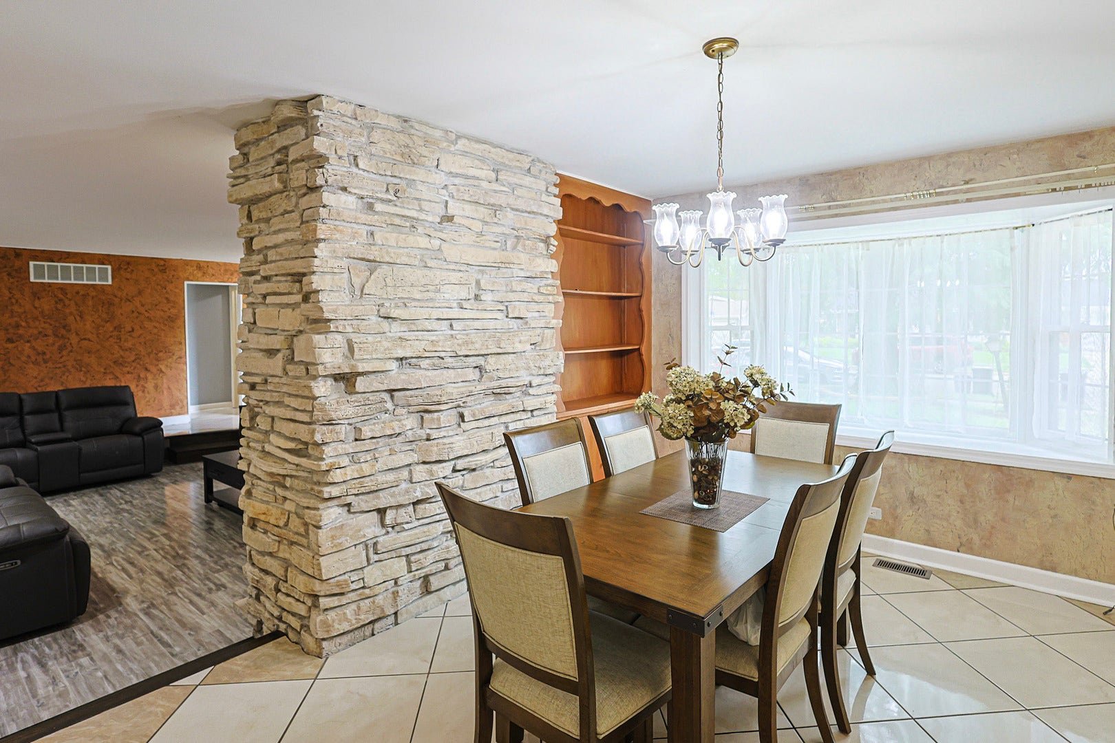 1431 Maple Lane, Elgin, IL 60123 1431 Maple Lane, Elgin, IL 60123