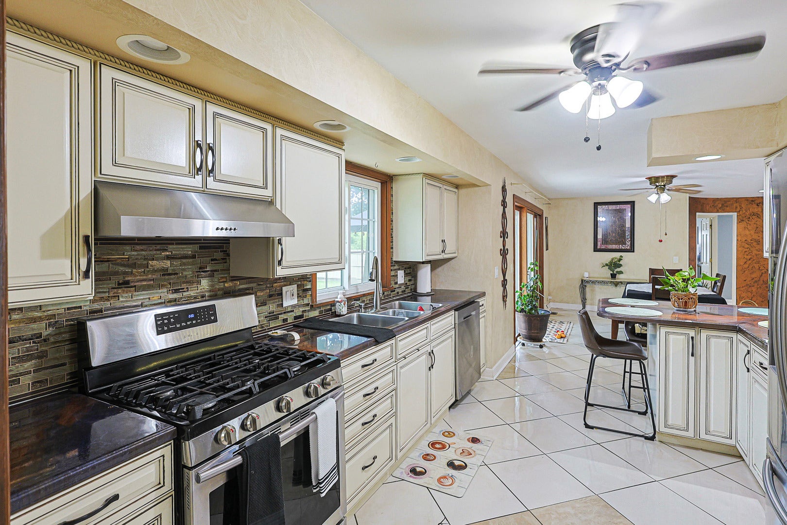 1431 Maple Lane, Elgin, IL 60123 1431 Maple Lane, Elgin, IL 60123