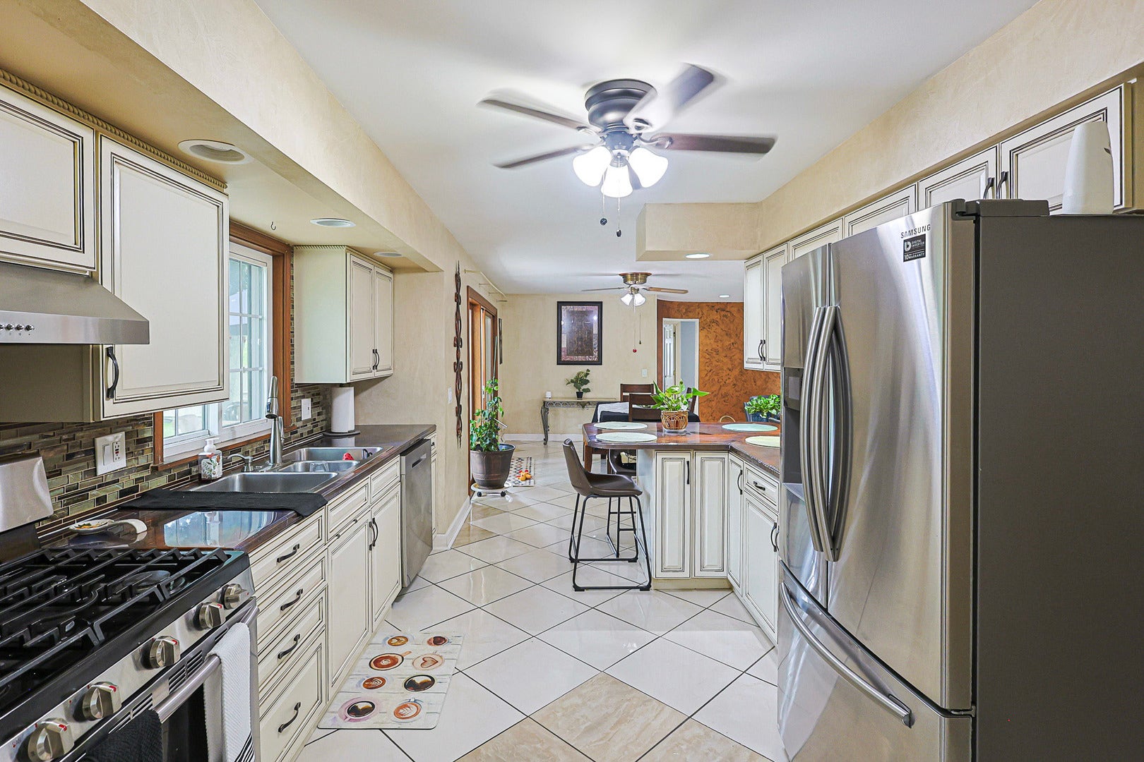 1431 Maple Lane, Elgin, IL 60123 1431 Maple Lane, Elgin, IL 60123