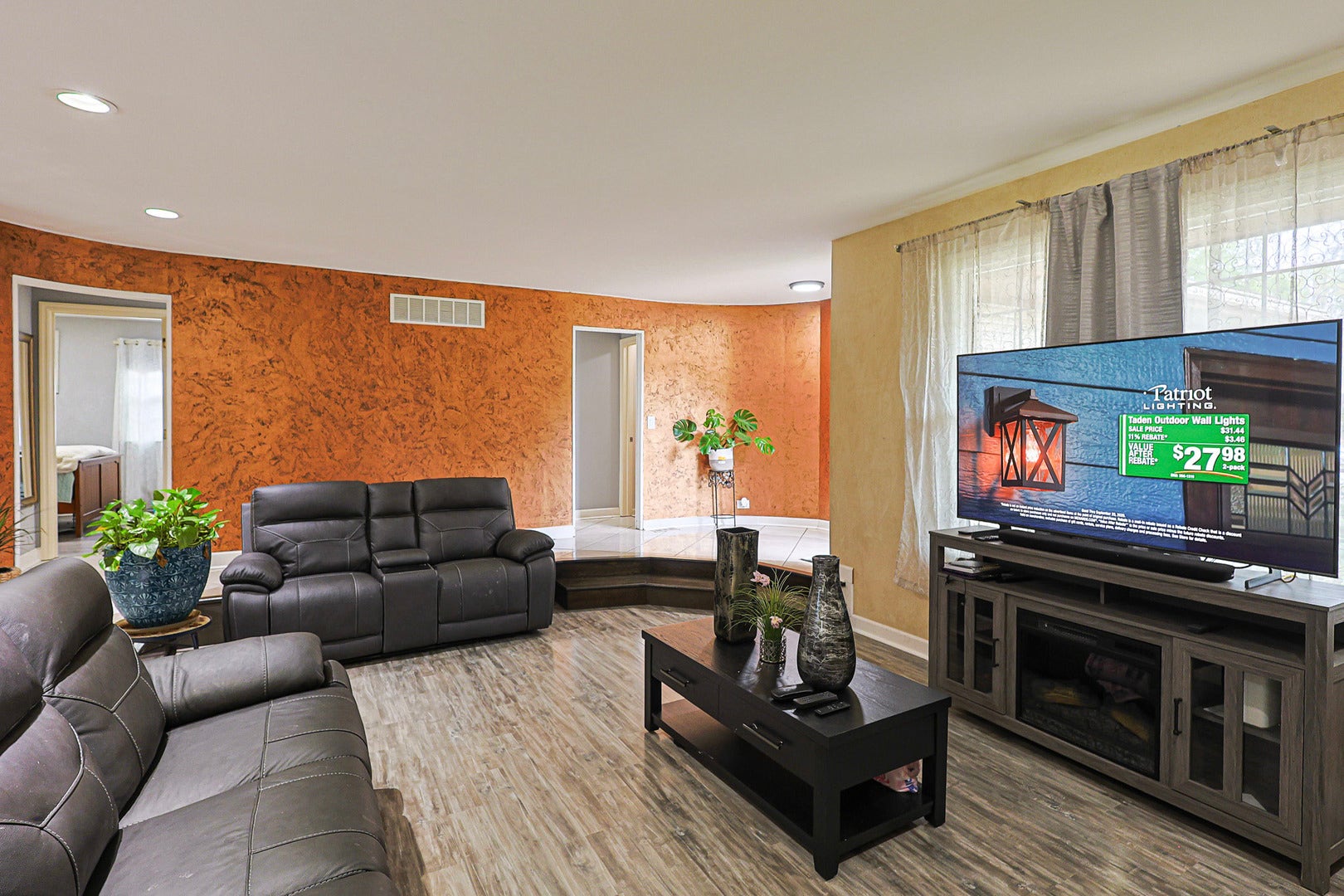 1431 Maple Lane, Elgin, IL 60123 1431 Maple Lane, Elgin, IL 60123