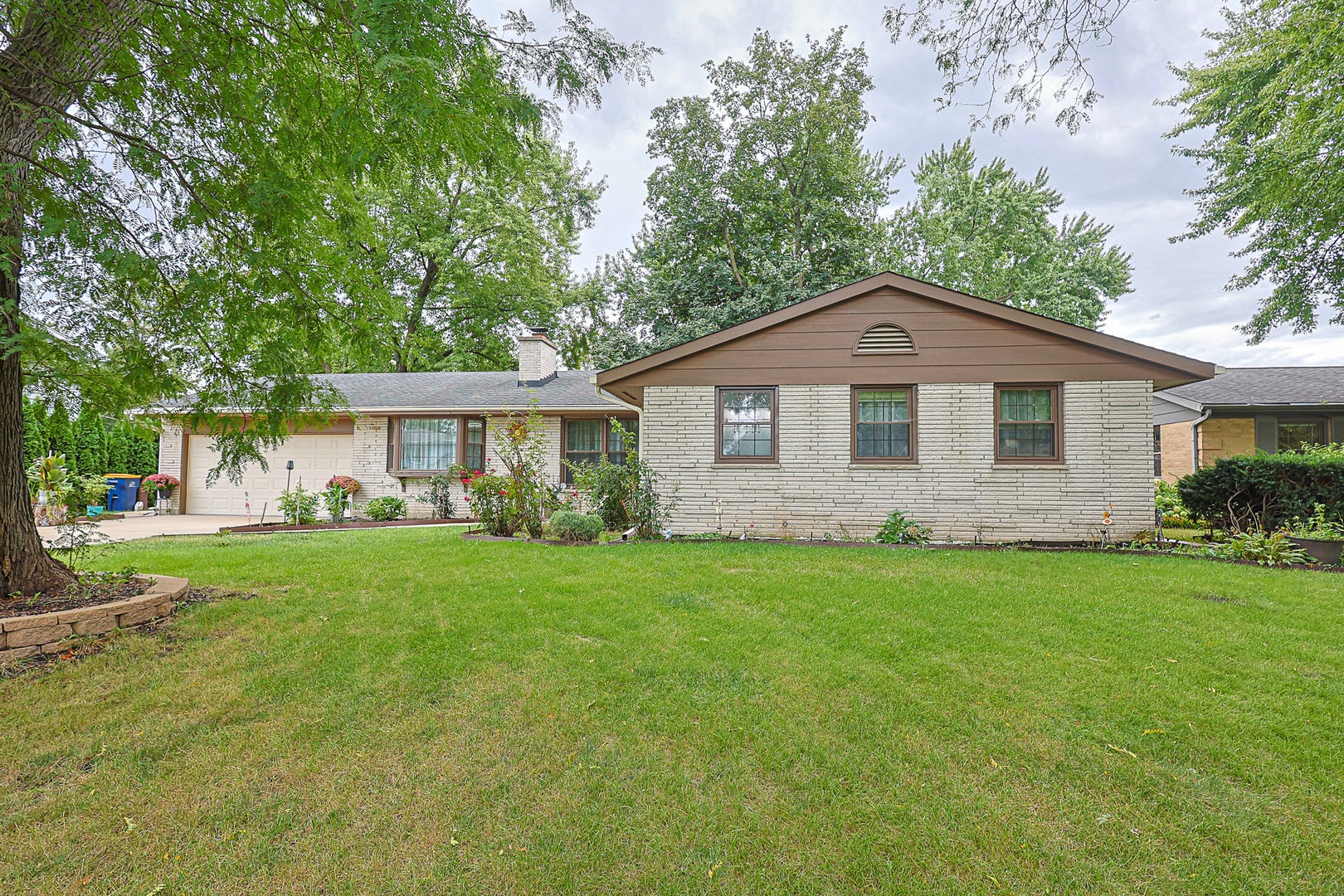 1431 Maple Lane, Elgin, IL 60123 1431 Maple Lane, Elgin, IL 60123