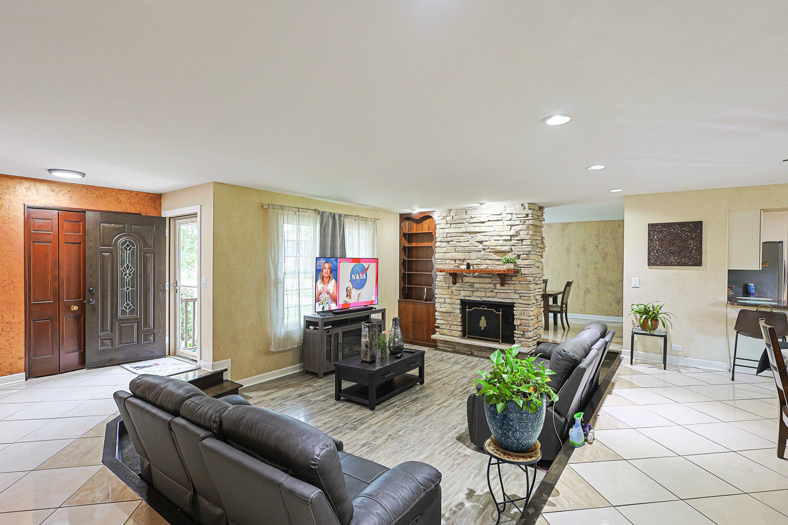 1431 Maple Lane, Elgin, IL 60123 1431 Maple Lane, Elgin, IL 60123