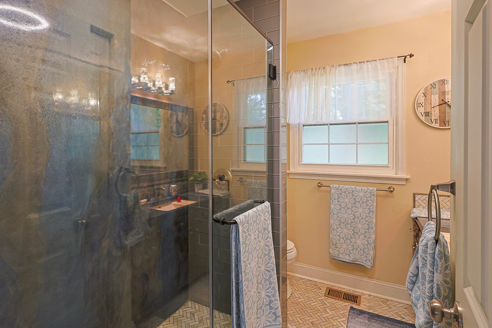 1431 Maple Lane, Elgin, IL 60123 1431 Maple Lane, Elgin, IL 60123