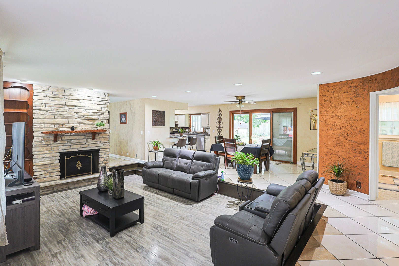 1431 Maple Lane, Elgin, IL 60123 1431 Maple Lane, Elgin, IL 60123