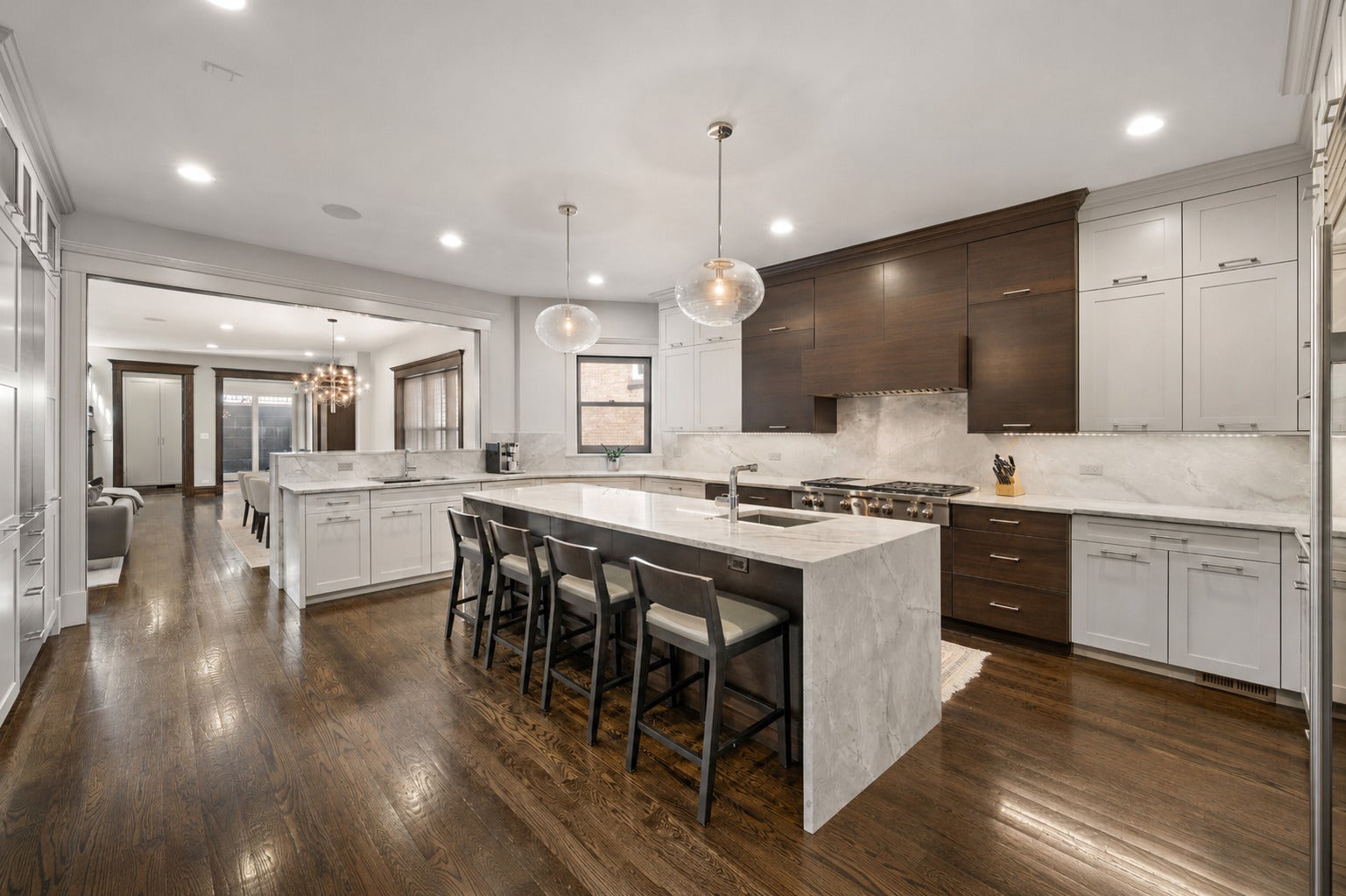 652 W Sheridan Road, Chicago, IL 60613