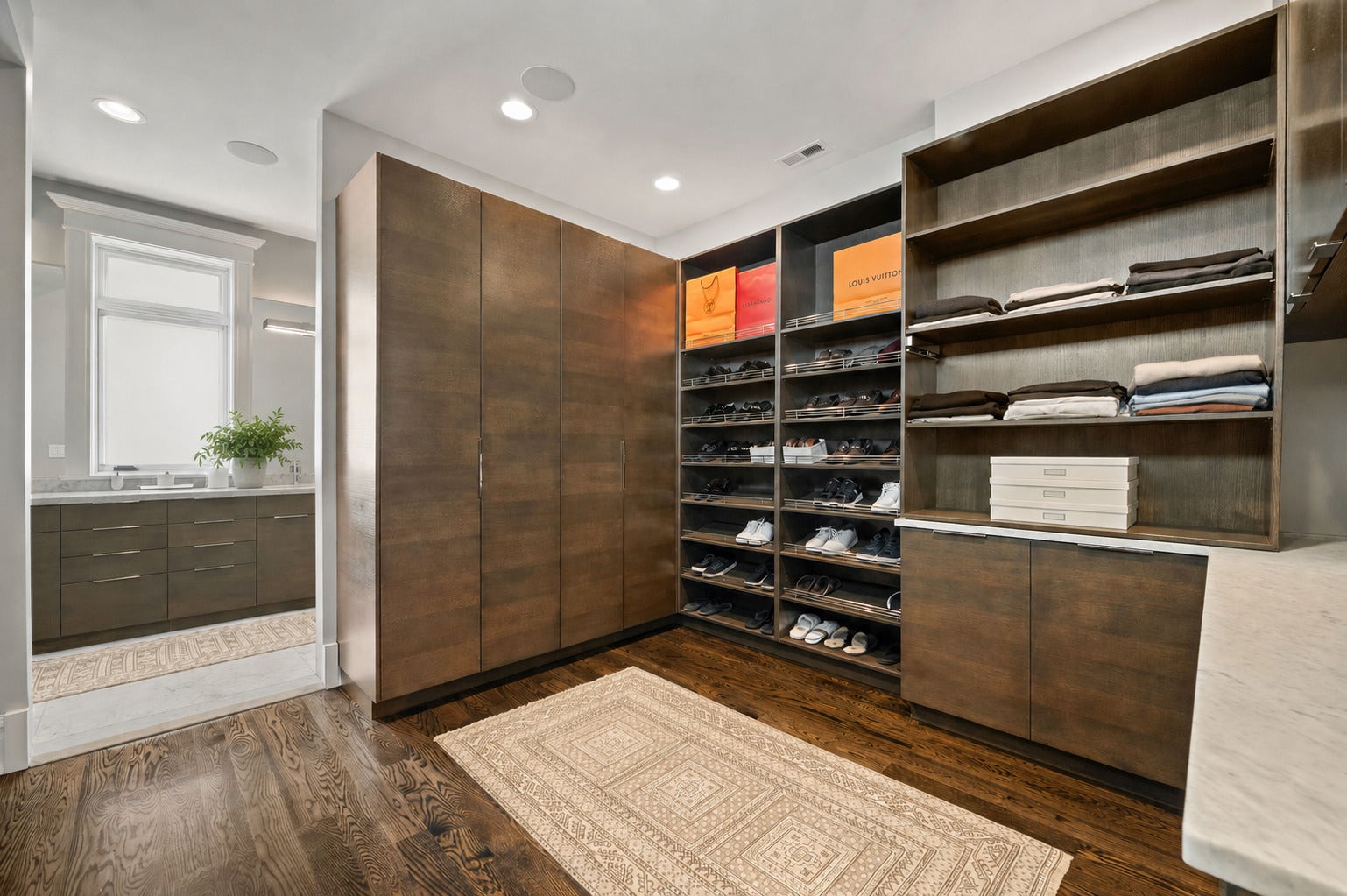 Rug color virtually modified and countertop decor