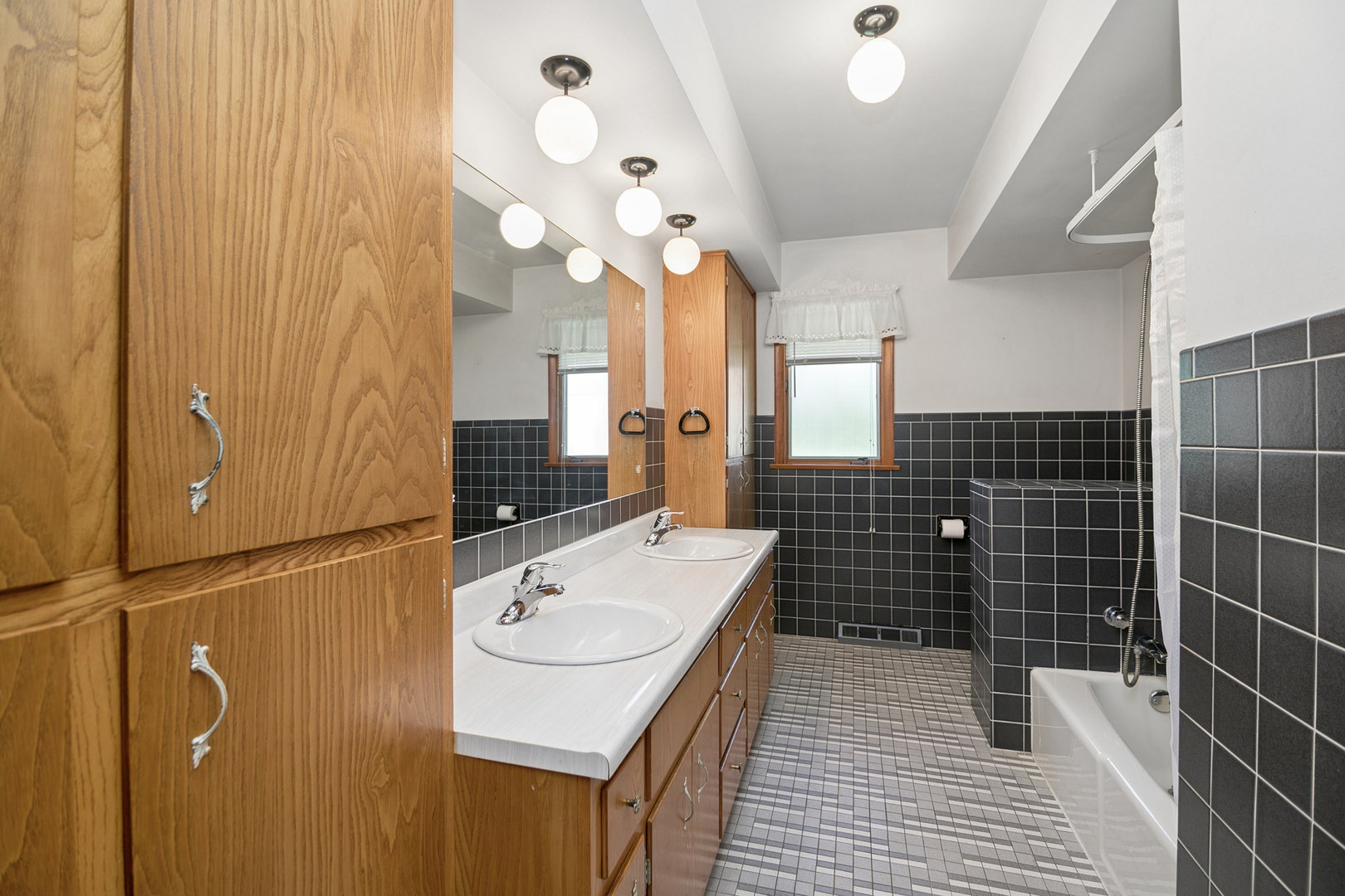 2705 Calmer Drive, Joliet, IL 60433 2705 Calmer Drive, Joliet, IL 60433