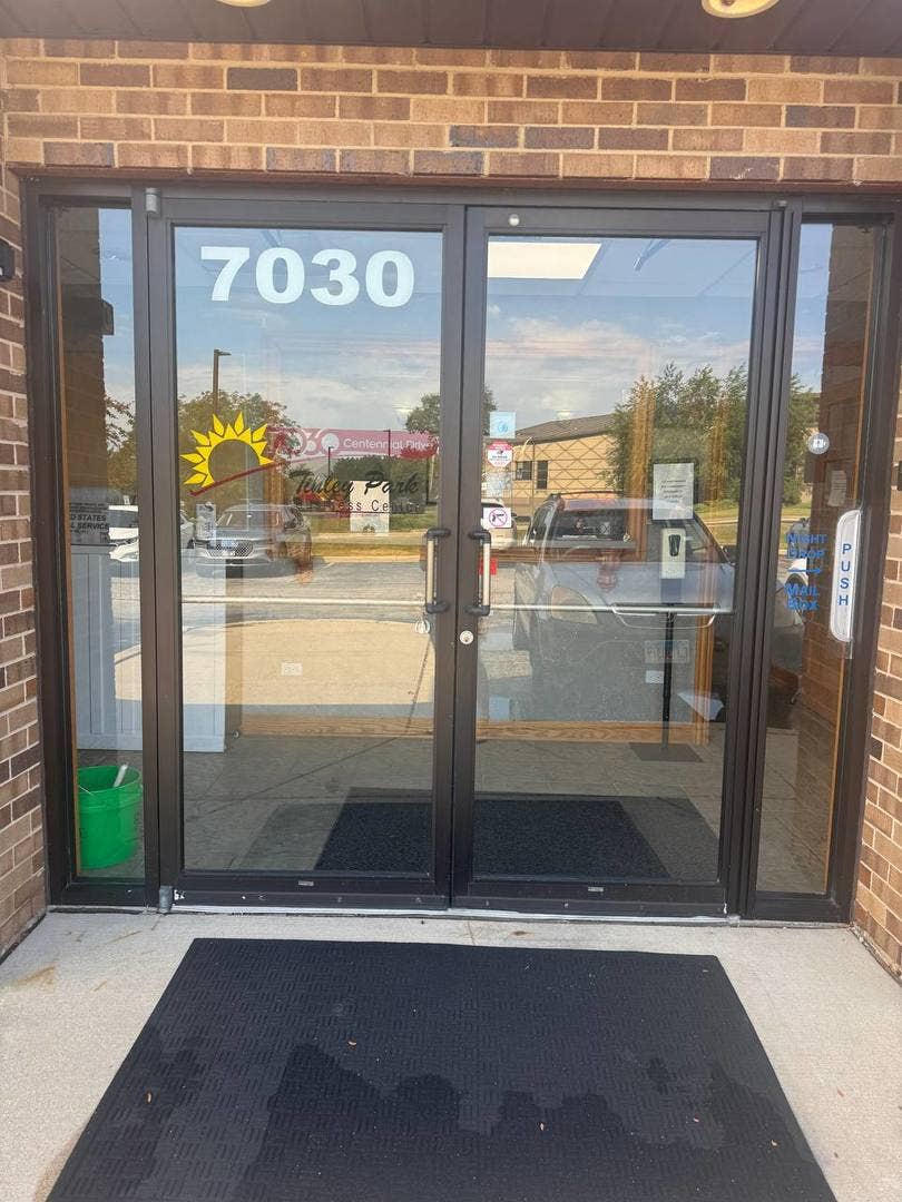 7030 Centennial Drive, Tinley Park, IL 60477 7030 Centennial Drive, Tinley Park, IL 60477