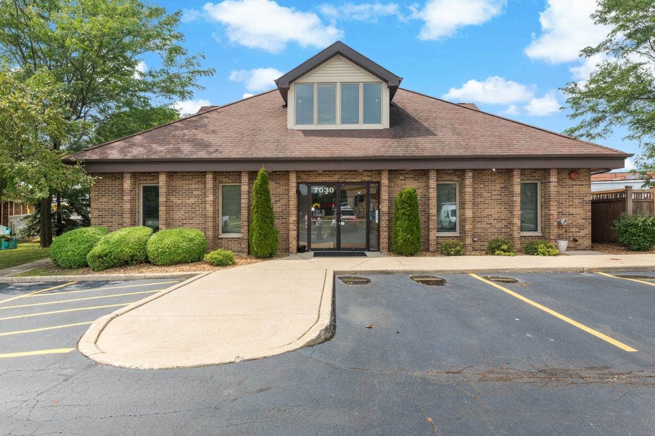 7030 Centennial Drive, Tinley Park, IL 60477 7030 Centennial Drive, Tinley Park, IL 60477