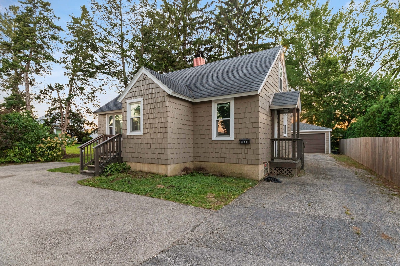 254 W Main Street, Carpentersville, IL 60110 254 W Main Street, Carpentersville, IL 60110