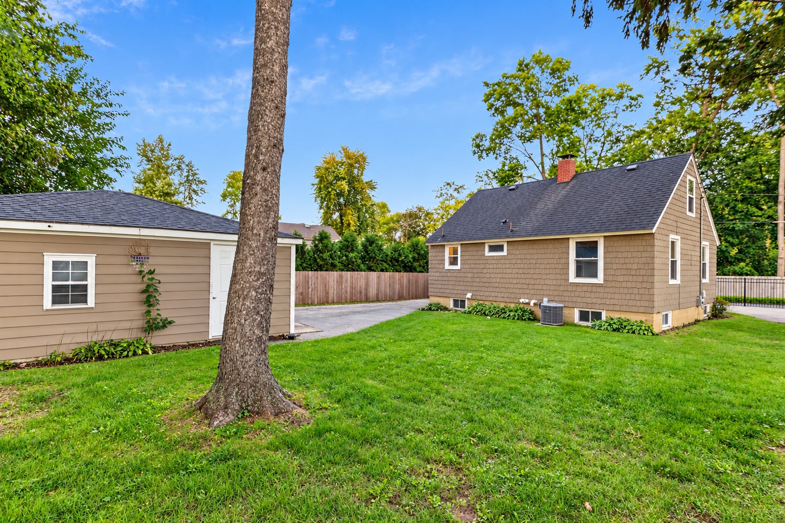 254 W Main Street, Carpentersville, IL 60110 254 W Main Street, Carpentersville, IL 60110