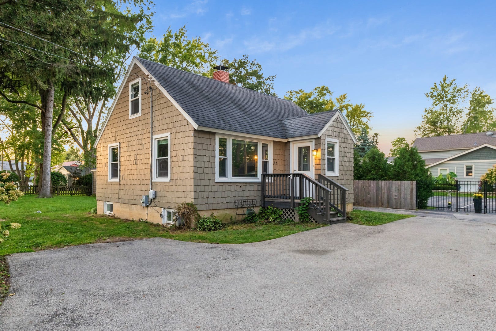 254 W Main Street, Carpentersville, IL 60110 254 W Main Street, Carpentersville, IL 60110