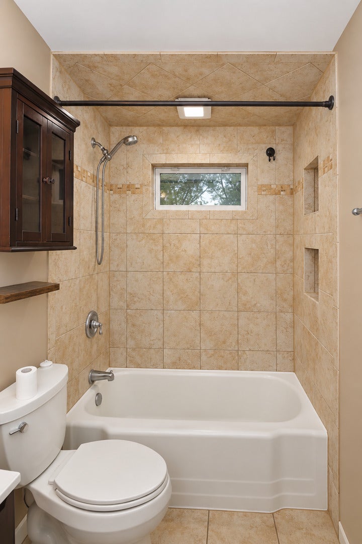 254 W Main Street, Carpentersville, IL 60110 254 W Main Street, Carpentersville, IL 60110