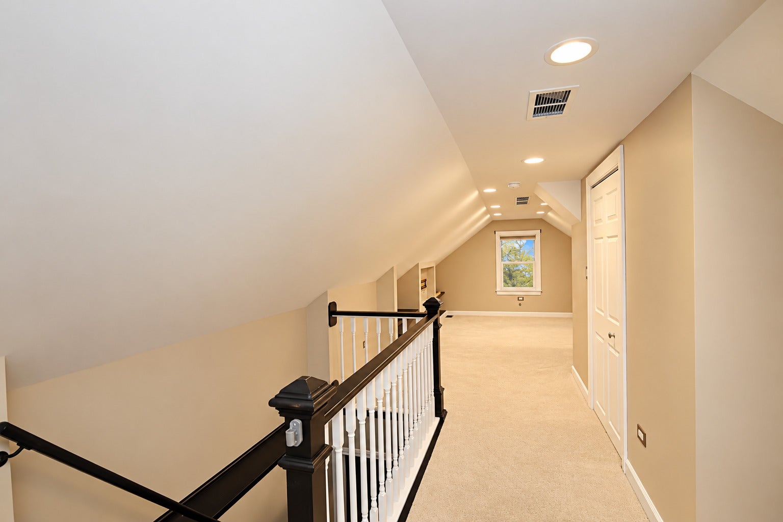 254 W Main Street, Carpentersville, IL 60110 254 W Main Street, Carpentersville, IL 60110