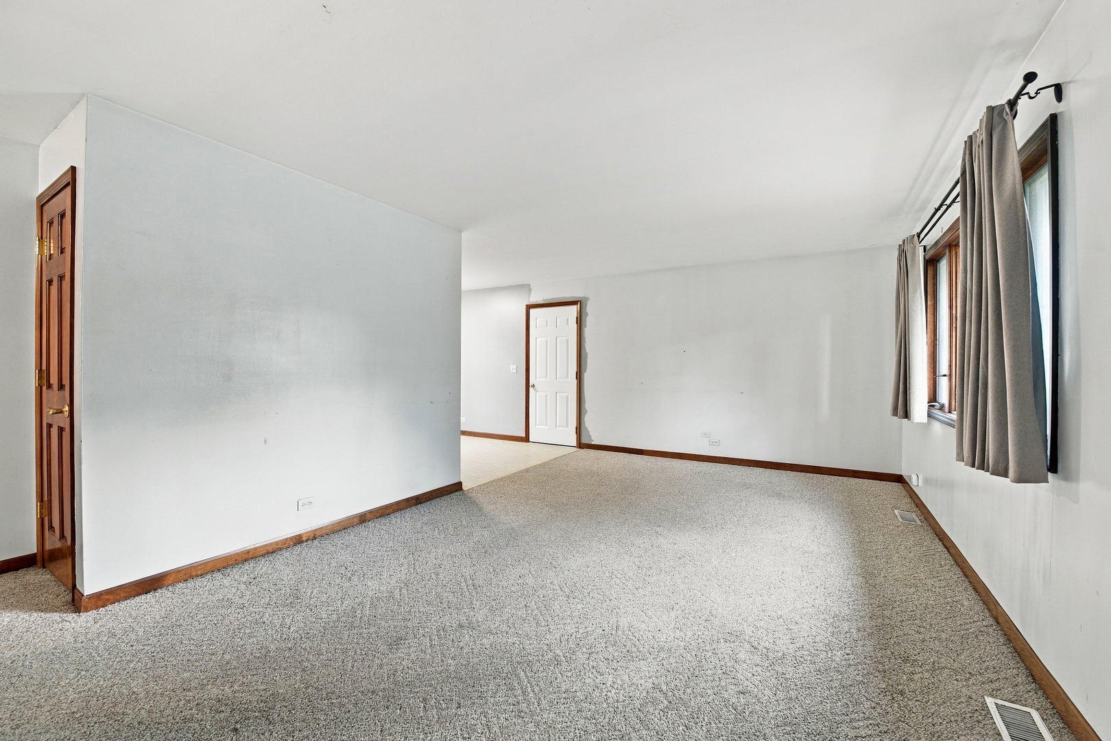145 Shawnee Drive, Carol Stream, IL 60188 145 Shawnee Drive, Carol Stream, IL 60188